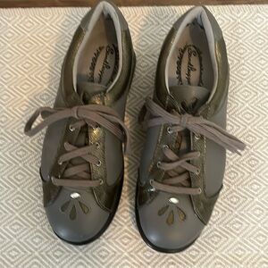 Ladies golf shoes, Sandbaggers, size 6